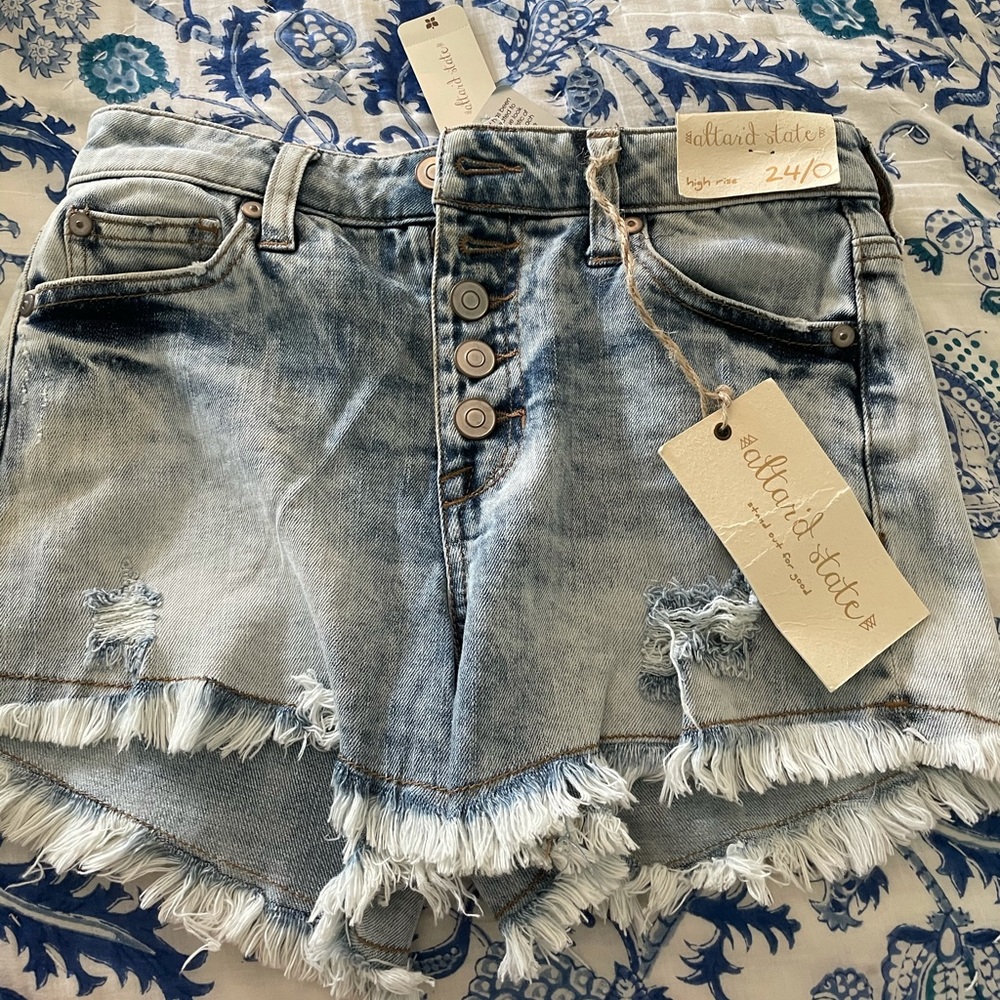 7 PAIRS OF SHORTS!